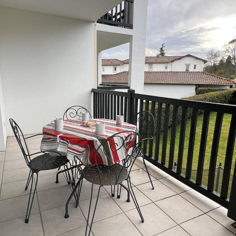 T2 bis lumineux avec terrasse, Cambo-les-Bains - Apartamento de 1 dormitorio - 12