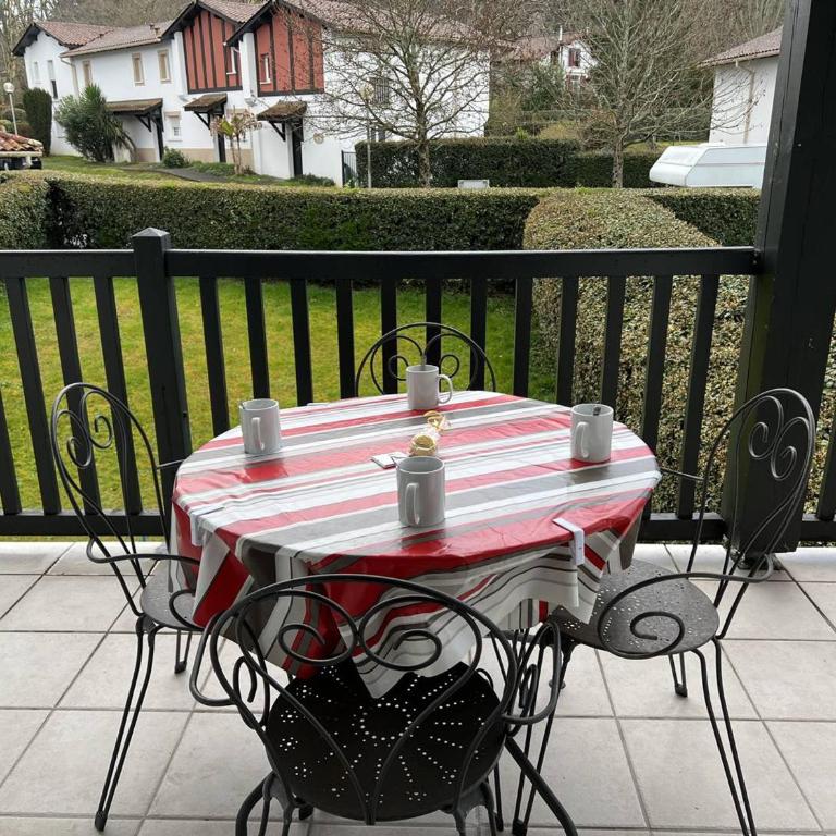 T2 bis lumineux avec terrasse, Cambo-les-Bains - Apartamento de 1 dormitorio - 13