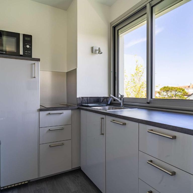 Studio rénové avec balcon, quartier Saint Charles, à 800m de la plage du Miramar - FR-1-3-465 - Studio - 8