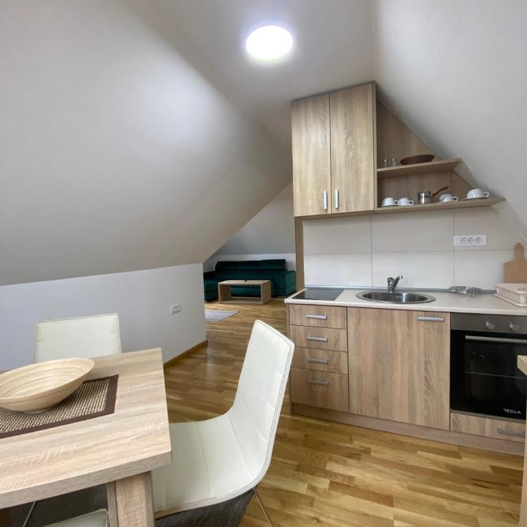 Alexandro Apartmani Zlatibor - King Studio with Sofa Bed - 4