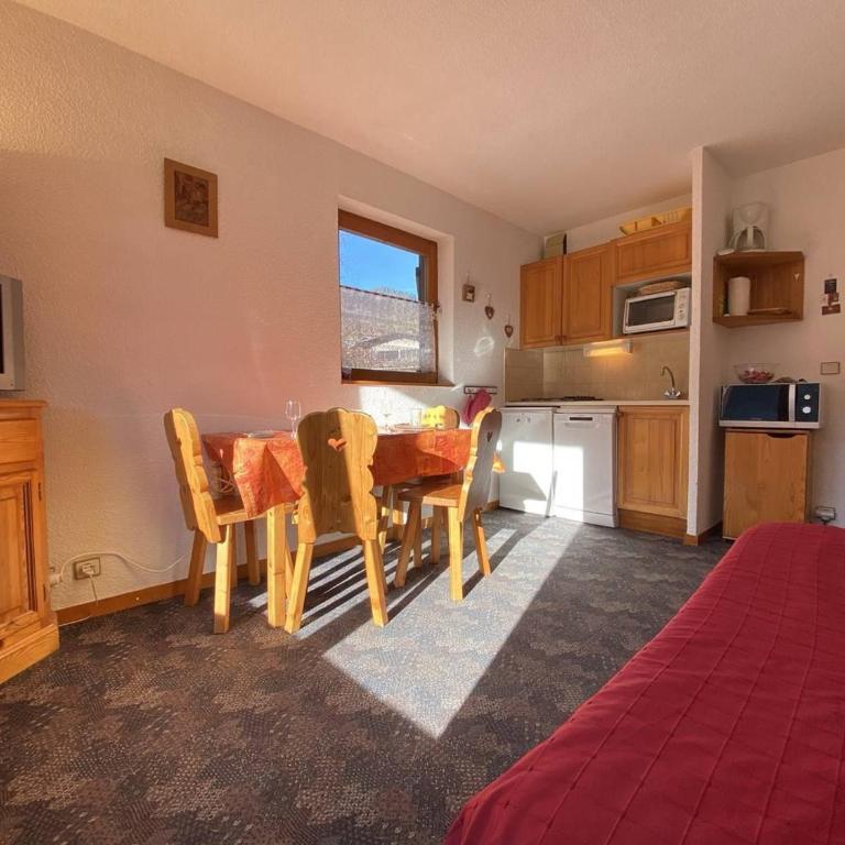 Studio cabine à Praz Sur Arly - Balcon, proche pistes et centre - 4 pers, parking, casier ski - Appartement 1 Chambre - 3