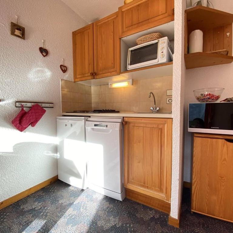 Studio cabine à Praz Sur Arly - Balcon, proche pistes et centre - 4 pers, parking, casier ski - Appartement 1 Chambre - 4