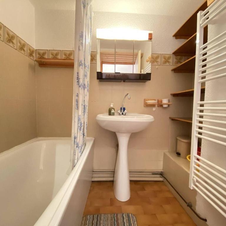 Studio cabine à Praz Sur Arly - Balcon, proche pistes et centre - 4 pers, parking, casier ski - Appartement 1 Chambre - 5
