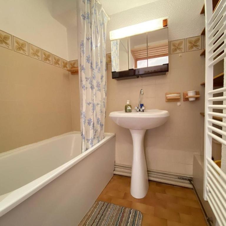 Studio cabine à Praz Sur Arly - Balcon, proche pistes et centre - 4 pers, parking, casier ski - Appartement 1 Chambre - 6