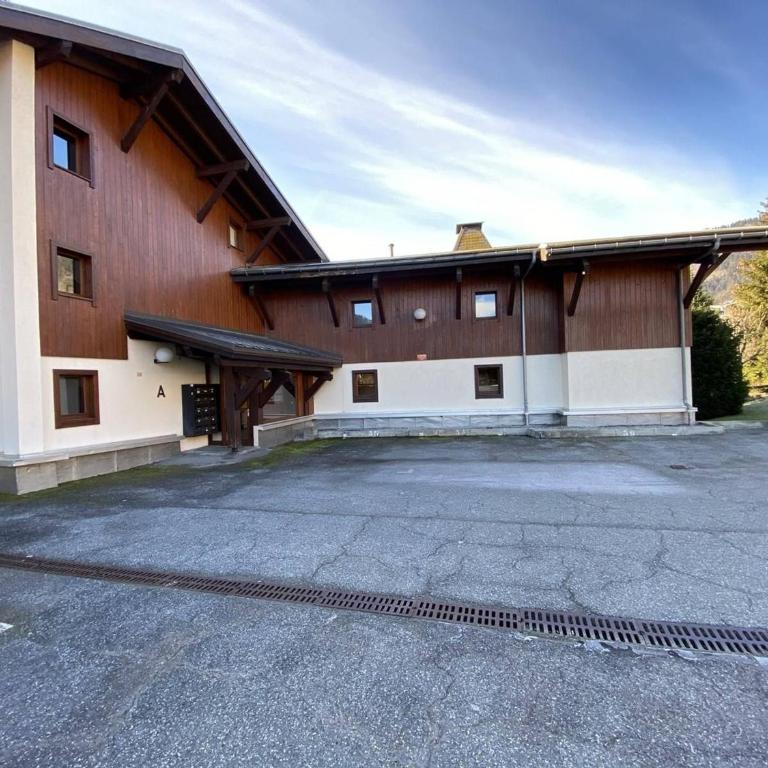 Studio cabine à Praz Sur Arly - Balcon, proche pistes et centre - 4 pers, parking, casier ski - Appartement 1 Chambre - 9
