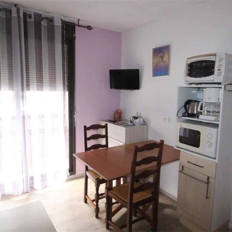 Studio cosy à Luchon - Balcon, garage privé, animaux admis, télécabine à proximité - FR-1-313-183 - Estudio - 5