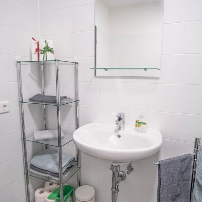 Wolfgangsee Appartements - Panorama Blick, Parkplatz, Balkon - Studio with Lake View - 22