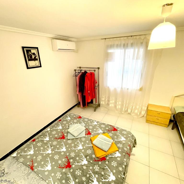 Las habitaciones en Alicante - Basic Triple Room with Shared Bathroom - 6