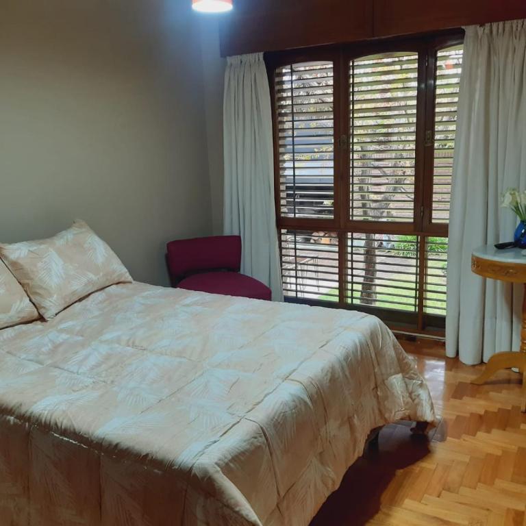 Cálido y confortable Chalet a metros Mendoza Plaza Shopping - Casa de 5 dormitorios - 13