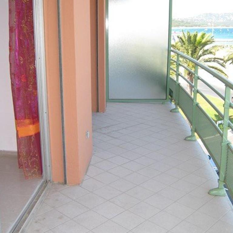 Charmant T2 cabine 40m², centre-ville, balcon, clim, ascenseur, à Cavalaire-sur-Mer - FR-1-100-224 - Appartement (4 Adultes) - 3