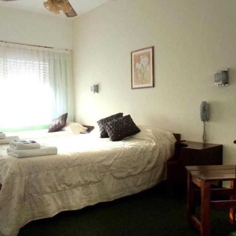 Dino´s Hotel - Budget Triple Room - 7