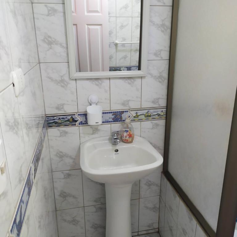Departamentos Turísticos J&M en Dichato - Three-Bedroom Vacation Home - 12