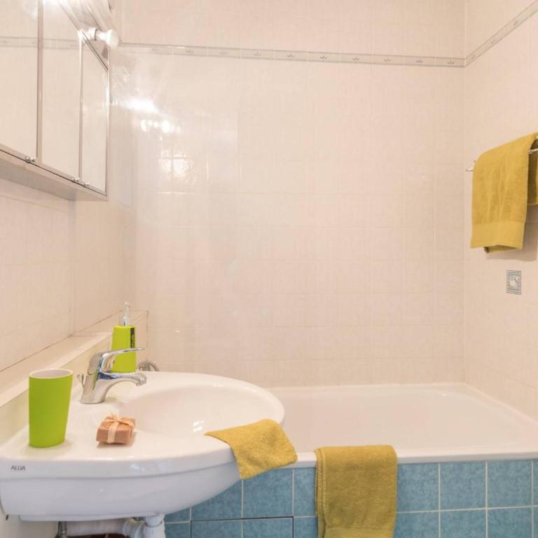 Studio rénové au centre de Montgenèvre, balcon, parking, idéal 2 pers, proche pistes - FR-1-330D-84 - Appartement (2 Adultes) - 2