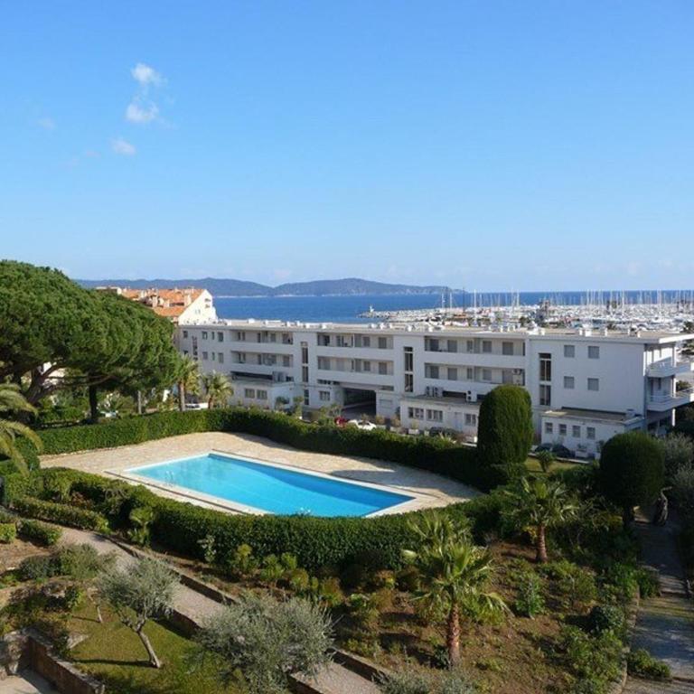 Grand T3 avec terrasse et piscine à Cavalaire-sur-Mer - FR-1-100-187 - Apartment (4 Adults) - 3