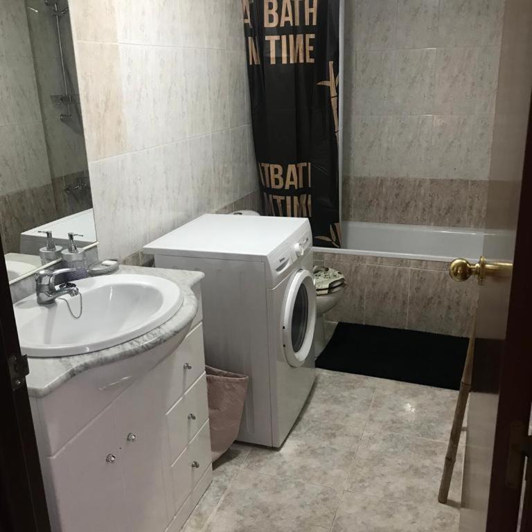 Appartement tout confort terrasse 21 m2 pleins sud wifi proche port aventura centre et plage 2 chambres 2 SDB piscine - Apartamento de 2 dormitorios - 8