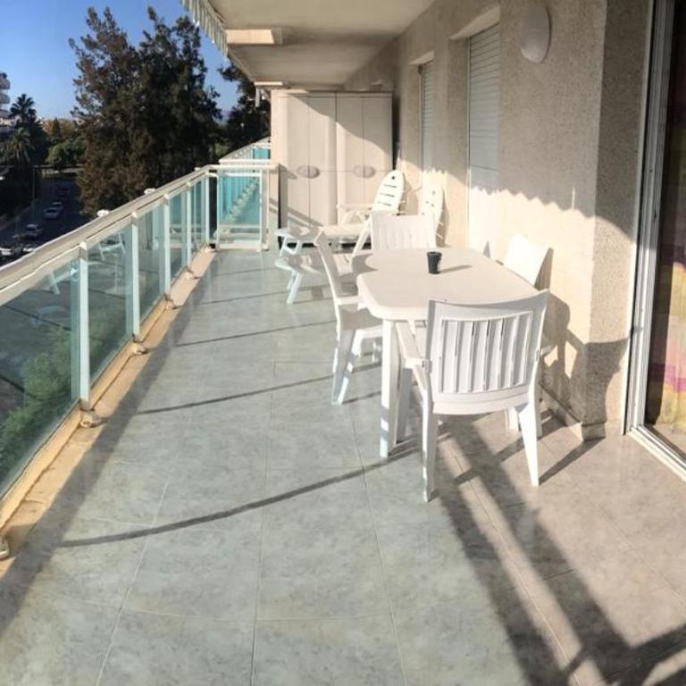 Appartement tout confort terrasse 21 m2 pleins sud wifi proche port aventura centre et plage 2 chambres 2 SDB piscine - Apartamento de 2 dormitorios - 5