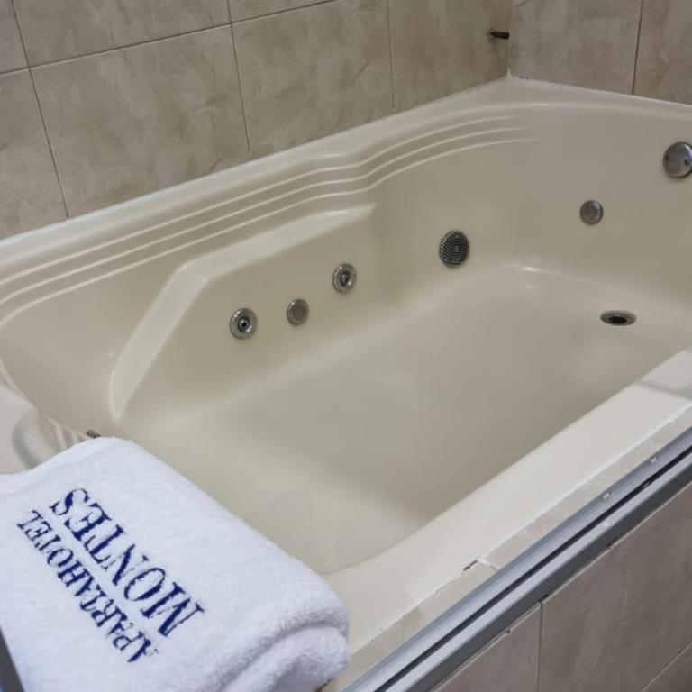 Living Montes - Habitación Doble Deluxe con bañera - 13
