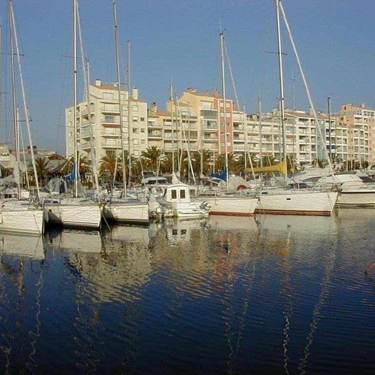 Studio rénové avec loggia, WIFI et parking privé à Hyères Port - FR-1-335-131 - Studio - 8