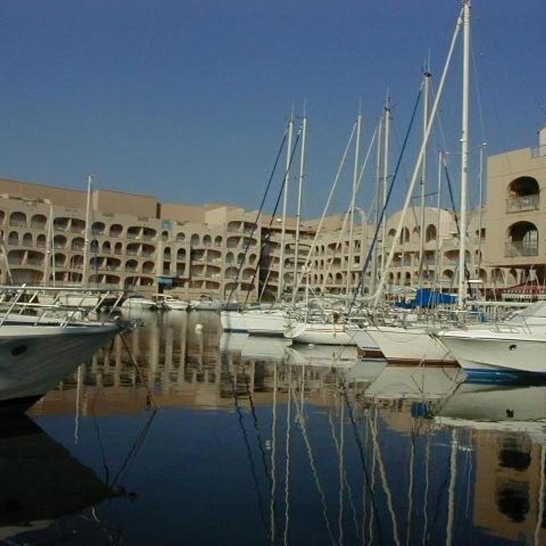 Studio rénové avec loggia, WIFI et parking privé à Hyères Port - FR-1-335-131 - Studio - 9