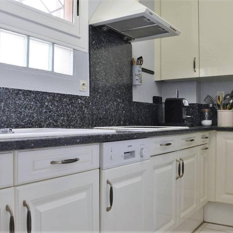 Appartement T2 avec Terrasse Sud, Climatisé, à Proximité Plage - Le Lavandou - FR-1-251-295 - Appartement (4 Adultes) - 7