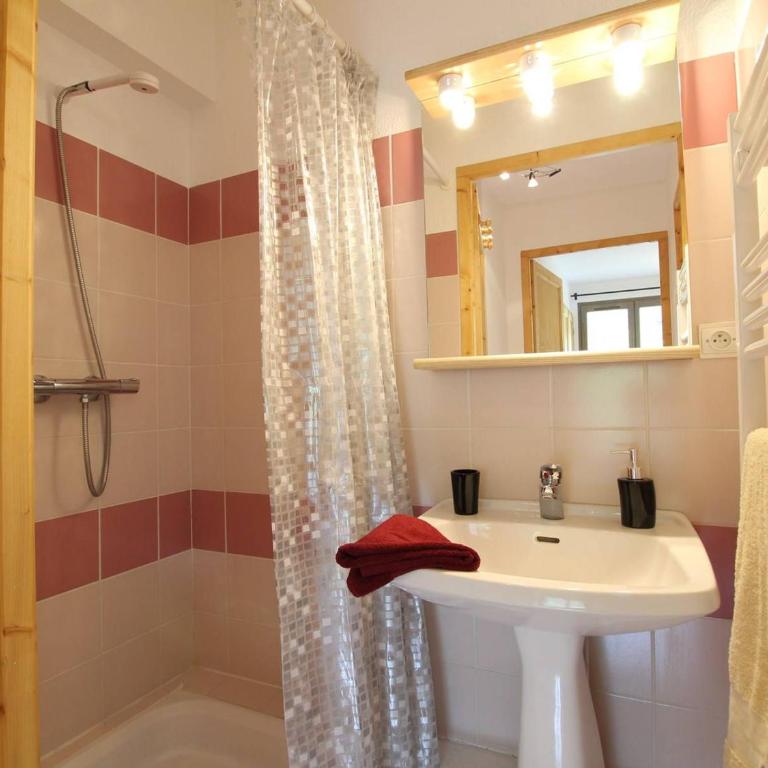 Appartement lumineux 3 pièces avec balcon, idéalement situé à La Salle-les-Alpes, 6 couchages - FR-1-330F-124 - Appartement (6 Adultes) - 9