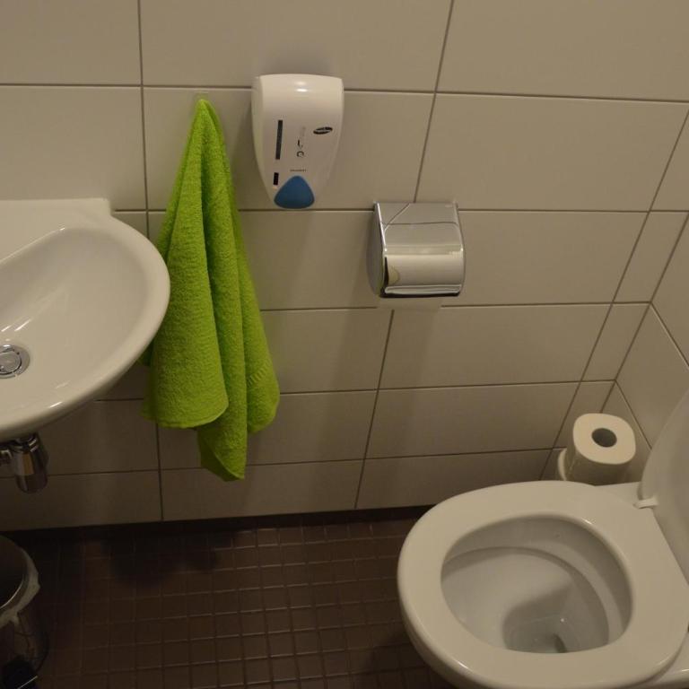 Hostel-Jugendherberge St. Johann im Pongau - Zweibettzimmer mit Gemeinschaftsbad - 2