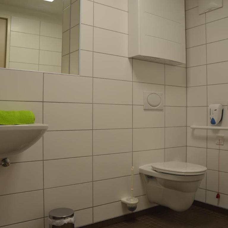 Hostel-Jugendherberge St. Johann im Pongau - Dreibettzimmer mit Gemeinschaftsbad - 4