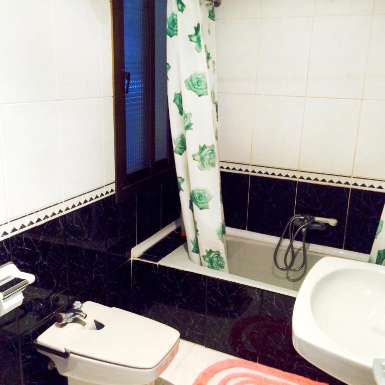 Pension Martinez - Double Room with Shared Bathroom - 3
