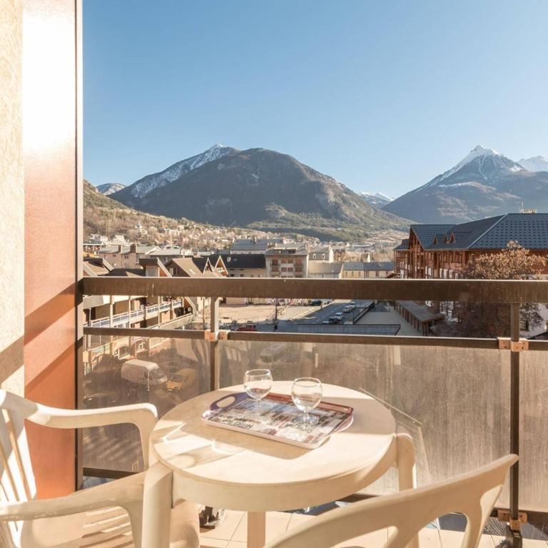Apt 2P 4-6 Pers Briançon Proche Pistes, Balcon, TV, Cuisine Équipée, Animaux Admis - FR-1-330C-17 - Apartment (6 Adults) - 1