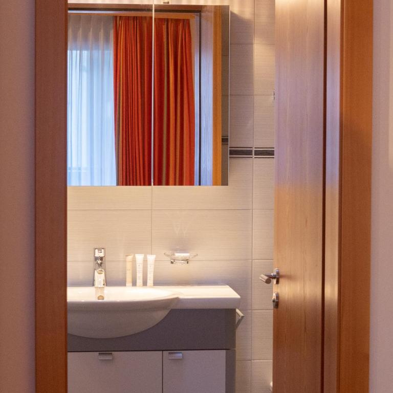 Haus Malva by Zermatt Premium Apartments - Malva 1 - Three-Bedroom Attic Apartment - 36