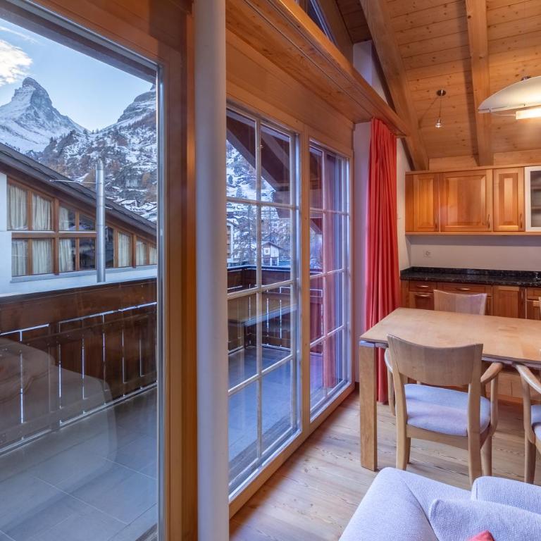 Haus Malva by Zermatt Premium Apartments - Malva 1 - Three-Bedroom Attic Apartment - 14