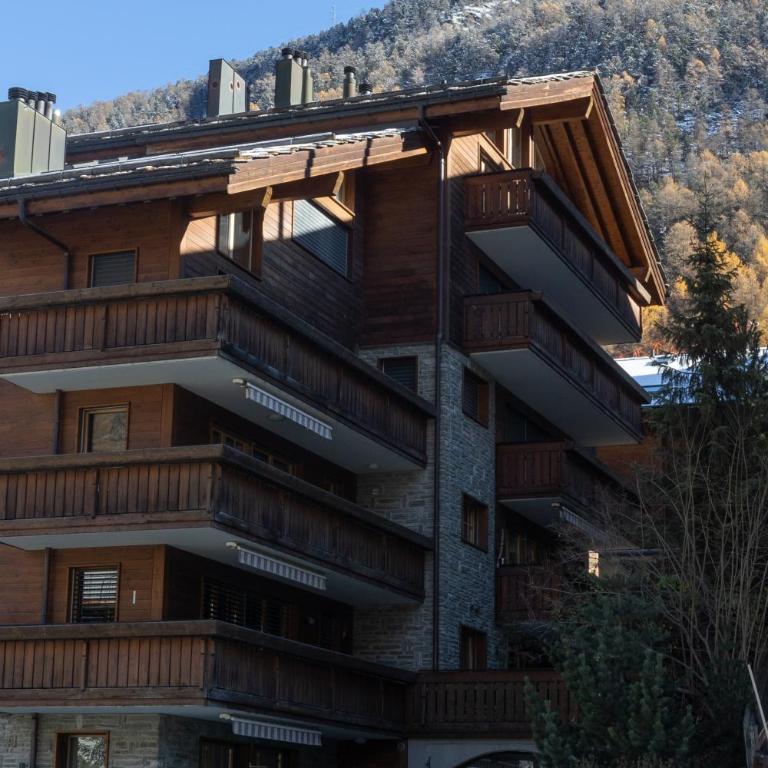 Haus Malva by Zermatt Premium Apartments - Malva 1 - Three-Bedroom Attic Apartment - 54