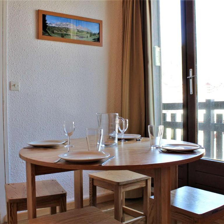 Studio cosy pour 4 à Risoul 1850, au pied des pistes, balcon ouest, 2 étoiles - Appartement 1 Chambre - 6