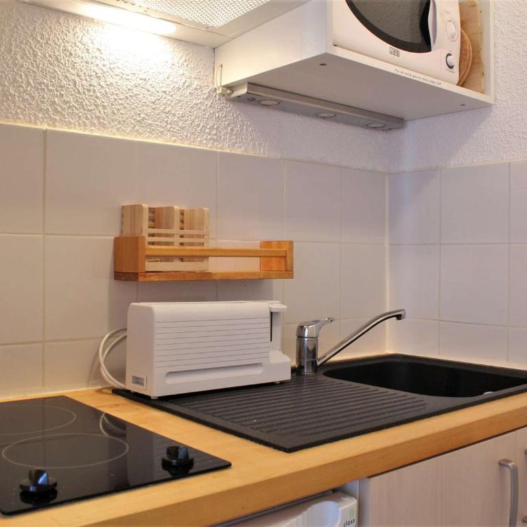 Studio cosy pour 4 à Risoul 1850, au pied des pistes, balcon ouest, 2 étoiles - Appartement 1 Chambre - 10