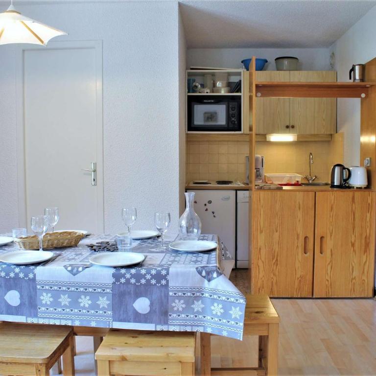 Appartement 3 Pièces 6 couchages avec piscine, animaux admis à Risoul 1850 - Appartement 1 Chambre - 8