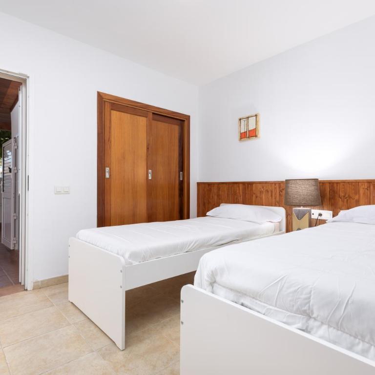 Home2Book Charming Casa El Refugio - Three-Bedroom House - 17