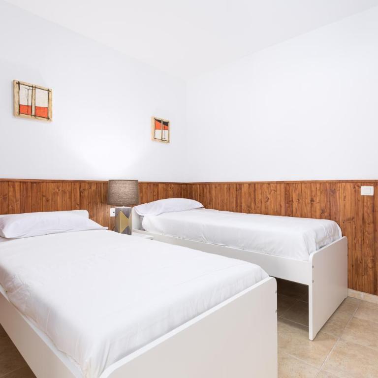 Home2Book Charming Casa El Refugio - Three-Bedroom House - 16