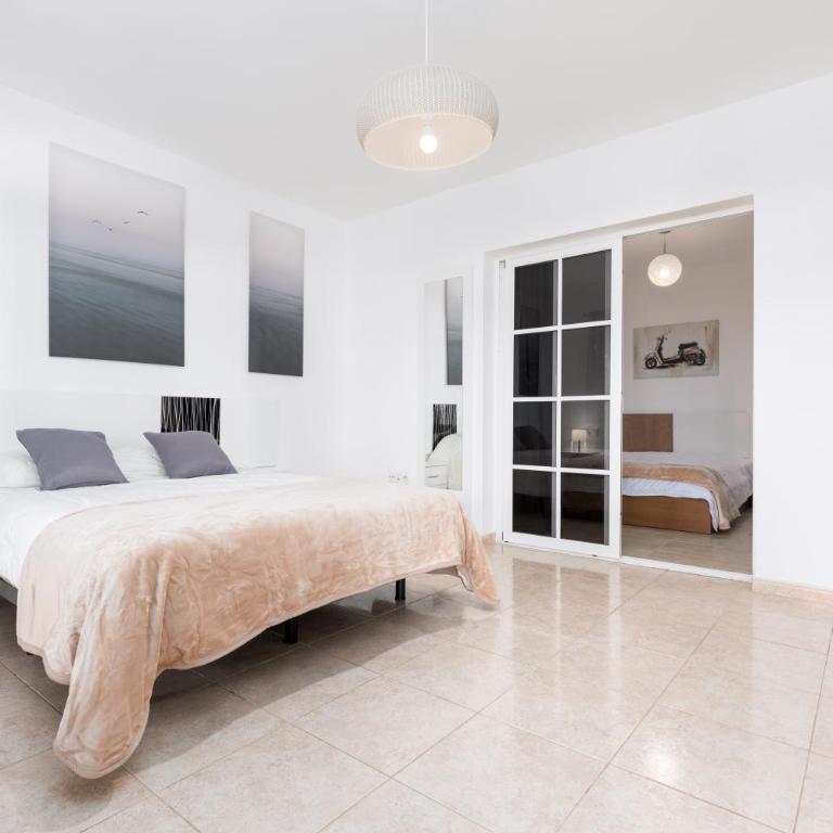 Home2Book Charming Casa El Refugio - Three-Bedroom House - 4