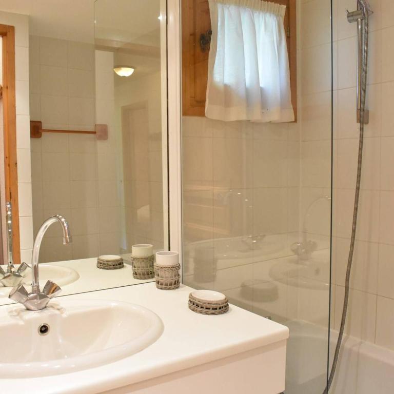 Appartement pour 6, centre Méribel, proche commerces et pistes, piscine l'été - FR-1-180-303 - Appartement (6 Adultes) - 6