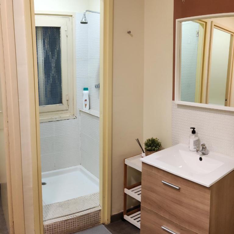 Guest House Barcelona Bruc - Classic Quadruple Room with Private External Bathroom - 3