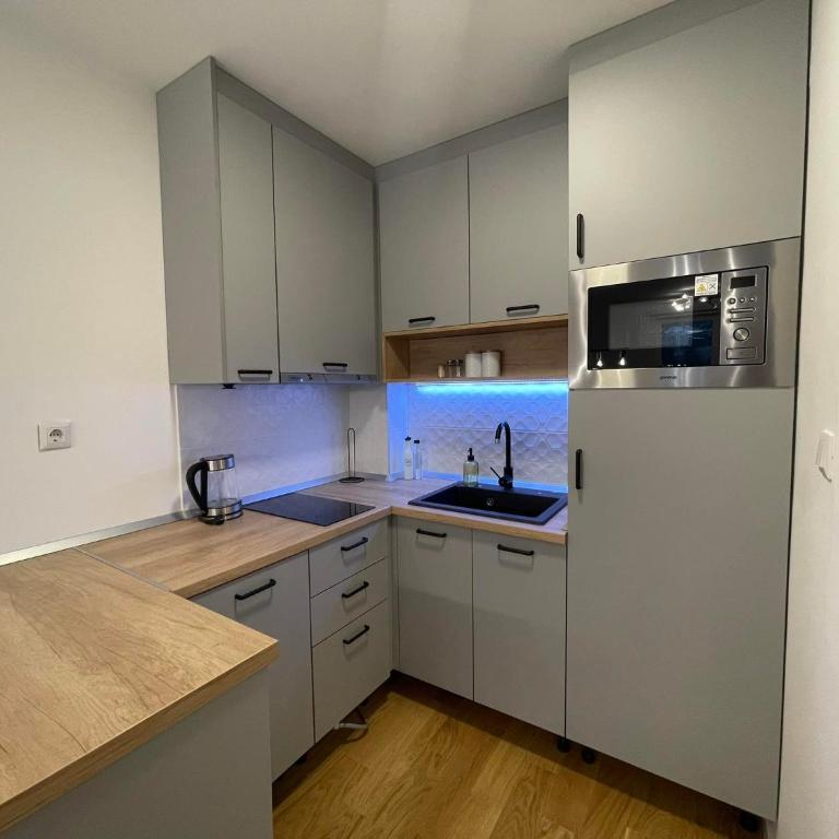 V5 Apartments - One-Bedroom Apartment - 8