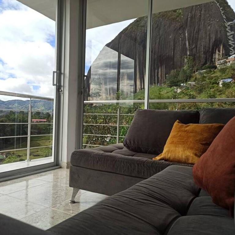 Linda casa con espectacular vista embalse y piedra - Casa de 3 dormitorios - 1
