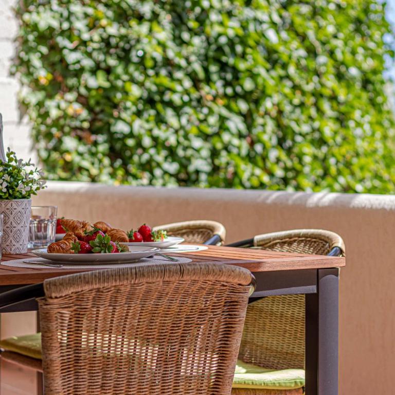 797 Holiday Rentals- Precioso piso con vistas al jardin en Benalbeach - One-Bedroom Apartment - 30