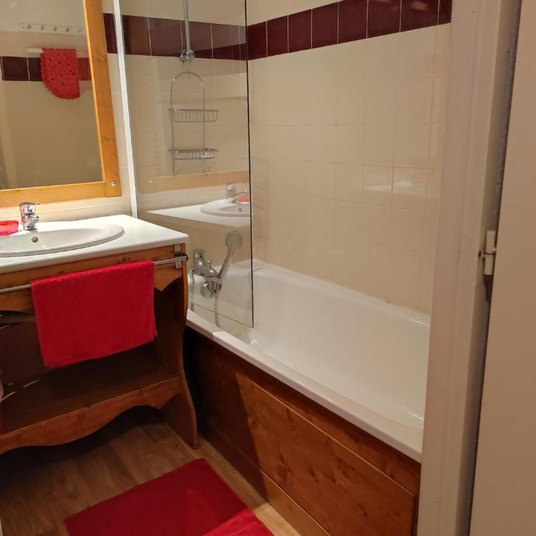 Les Arolles E23, classé 3 étoiles à Chamrousse 1700 - One-Bedroom Apartment - 5