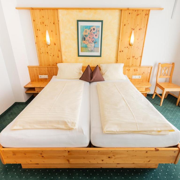 Pension Kristall - Doppelzimmer mit Balkon - 1