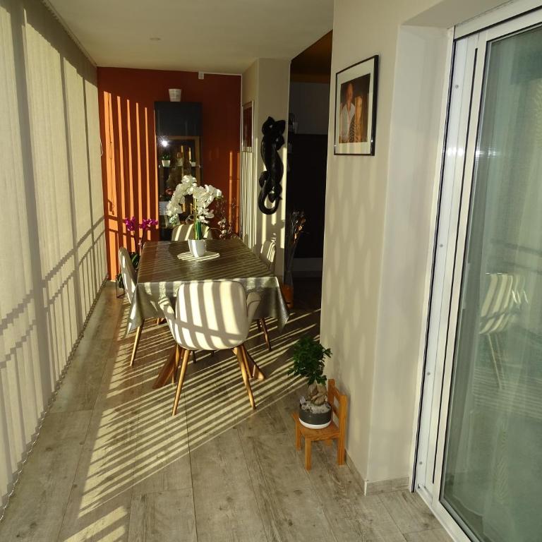 Las Delicias ROSES - Two-Bedroom Apartment - 10