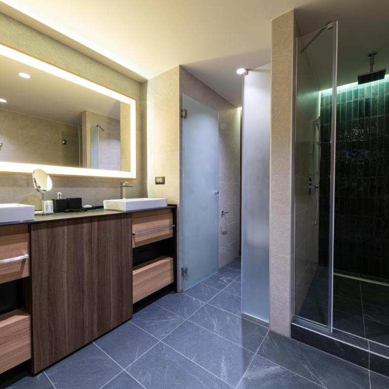 Woodside Residence 325 - Two-Bedroom Apartment - 14