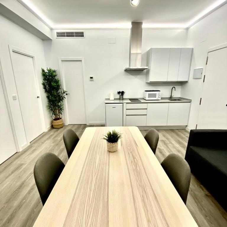 Los Almendros - Free Parking - Two-Bedroom Apartment - 3