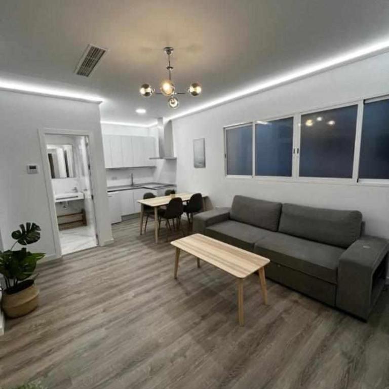 Los Almendros - Free Parking - Two-Bedroom Apartment - 7