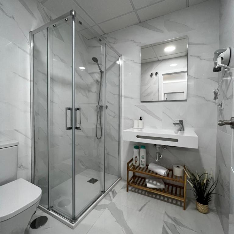 Los Almendros - Free Parking - Two-Bedroom Apartment - 2